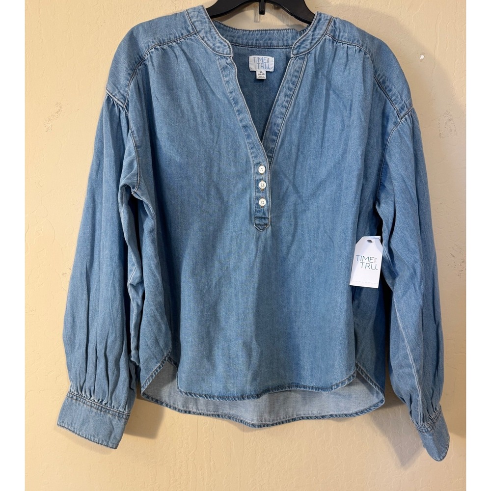 Time and Tru Top Women XL Blue Chambray Denim Relaxed Henley Blouse NEW